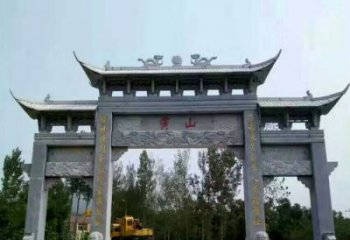 南通景区三门石雕牌楼，是一种典型的古典建筑风…