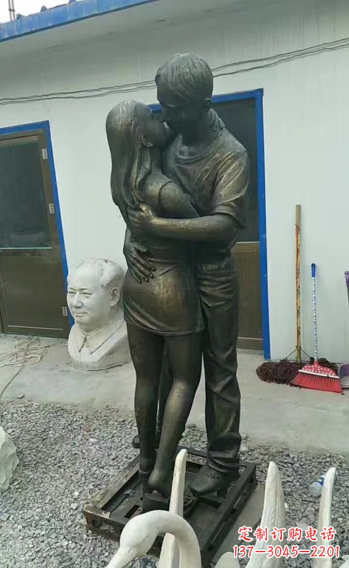 南通无尽浪漫,情侣雕塑表达爱意