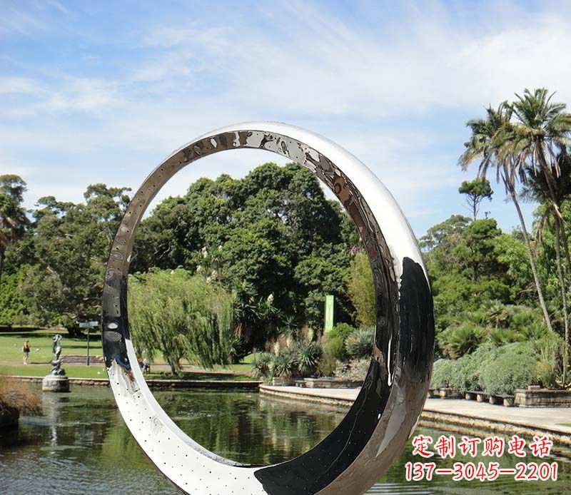 南通水景不锈钢镜面圆环雕塑