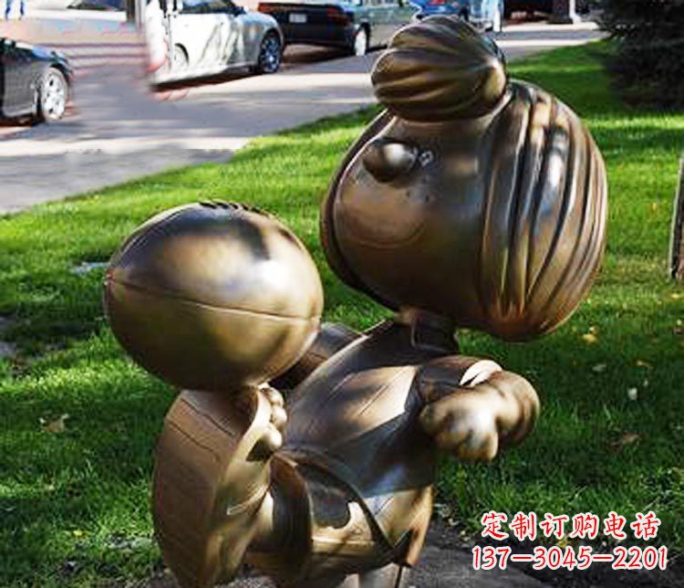 南通踢球的小女孩铜雕