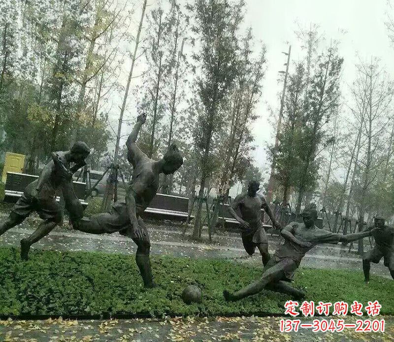 南通踢足球公园运动人物铜雕