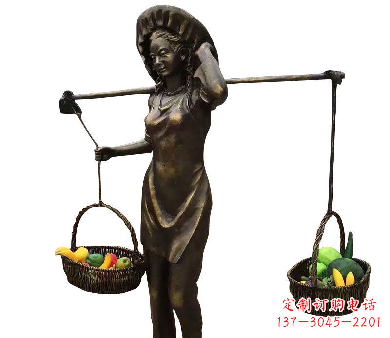 南通挑着蔬果的女人铜雕 