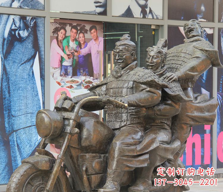 南通铜雕步行街骑摩托人物雕塑 