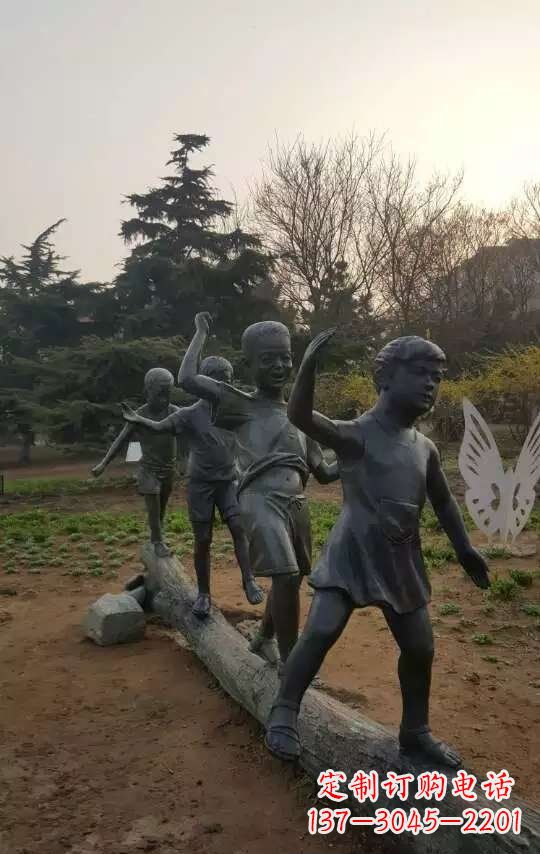 南通玩走独木桥儿童铜雕