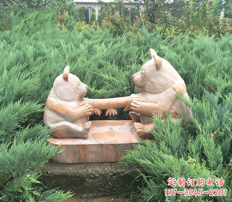 南通晚霞红熊猫母子石雕