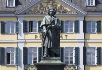 南通世界名人欧洲古典主义时期著名作曲家贝多芬景区广场铜雕塑像