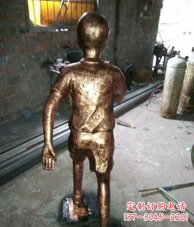 南通小孩跑步公园人物铜雕 (2)