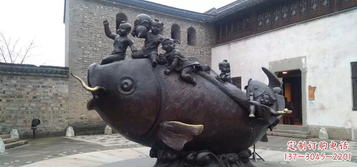 南通小孩骑鱼铜雕