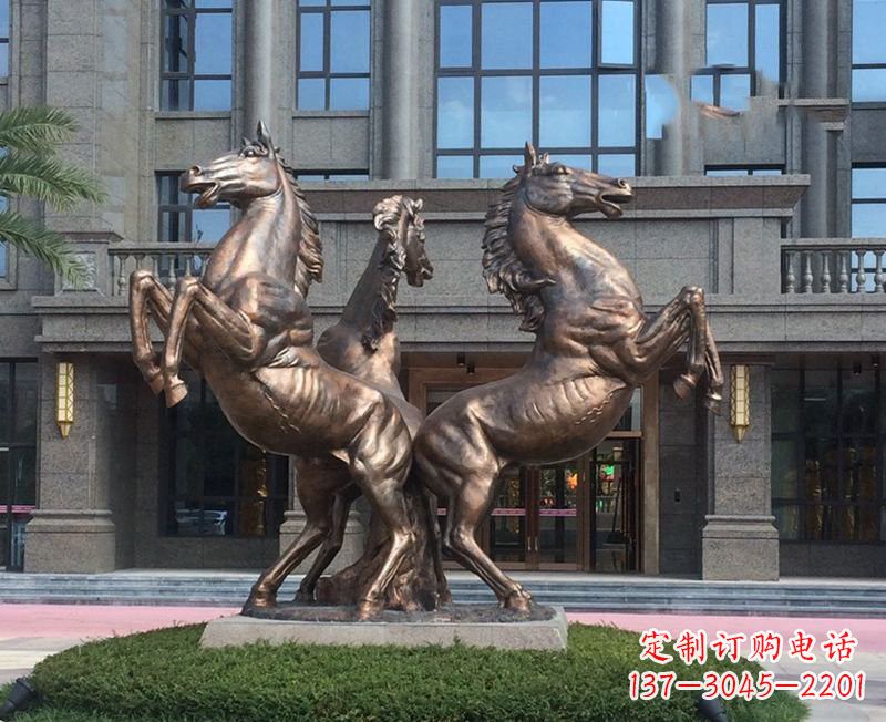 南通小区立马铜雕