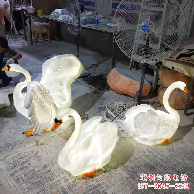 南通小区园林草坪发光天鹅景观雕塑摆件