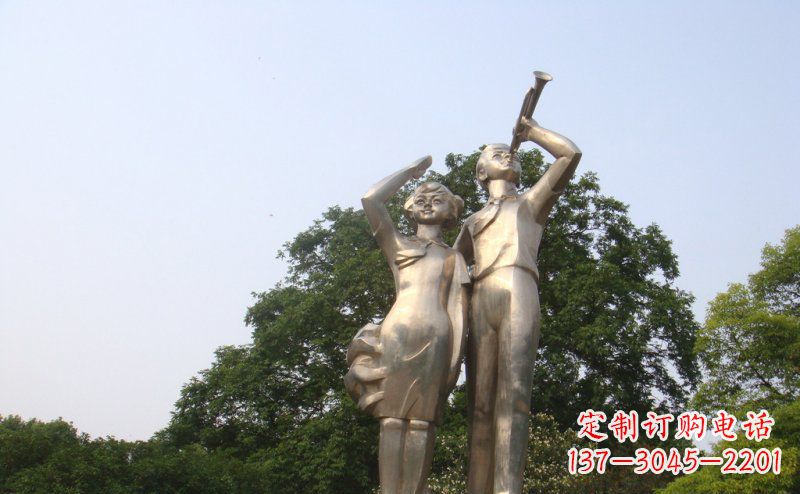南通校园吹军号敬礼的小学生人物景观铜雕