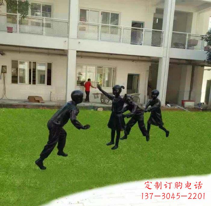 南通校园儿童玩老鹰捉小鸡铜雕