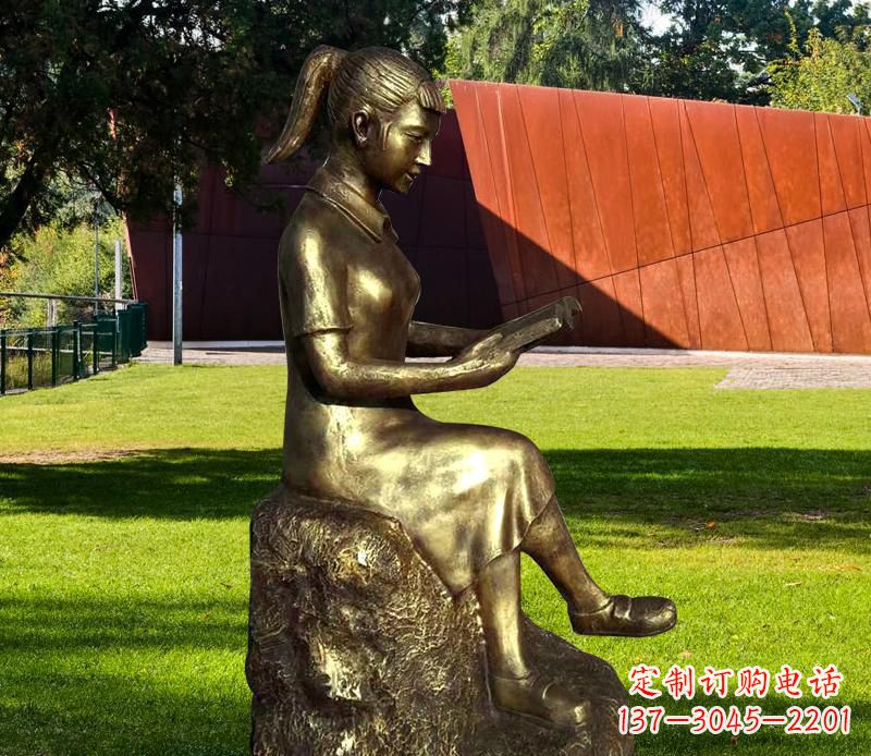 南通校园看书的女孩铜雕