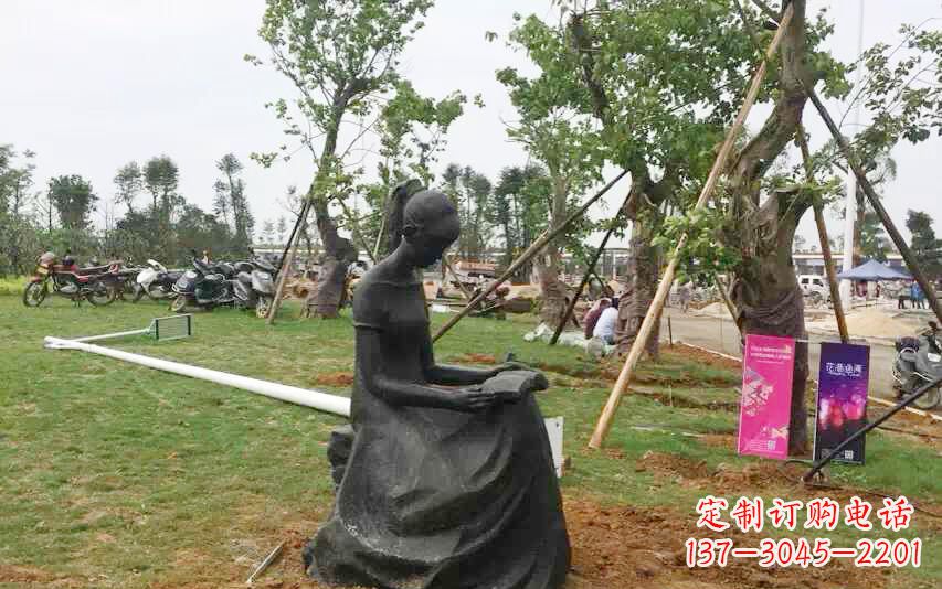 南通校园看书女孩雕塑