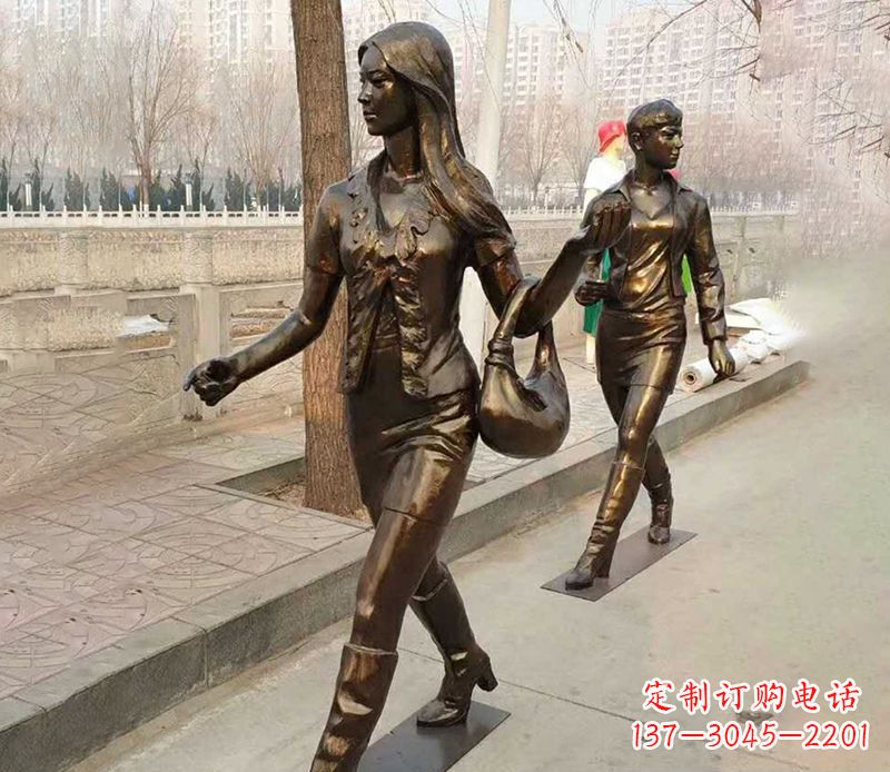 南通行走的女人街边人物铜雕
