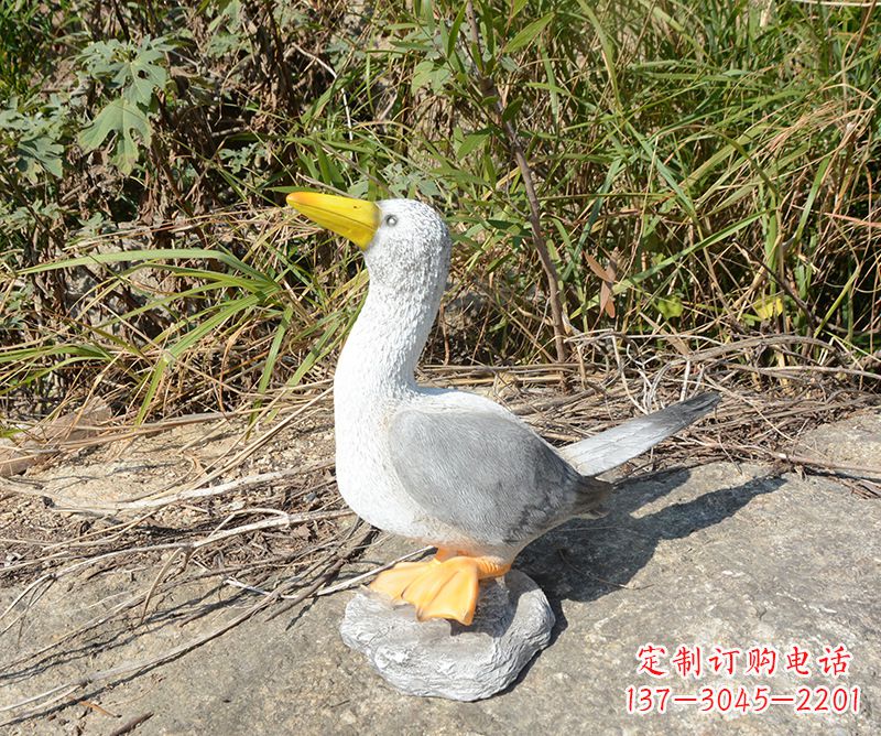 南通学校雕塑和平鸽