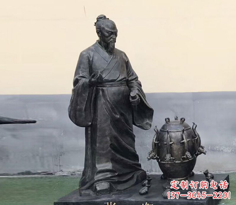 南通学校张衡和地动仪铜雕
