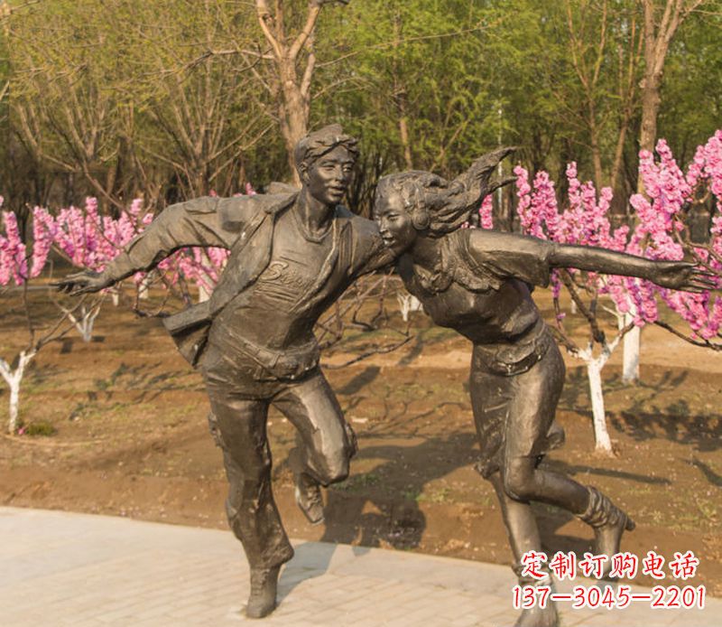 南通游玩的情侣铜雕