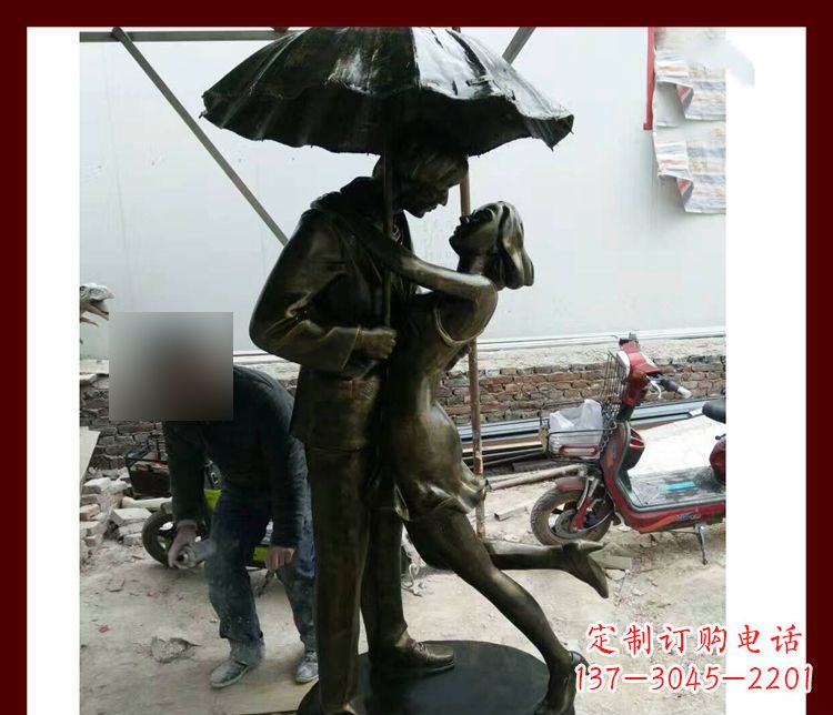 南通雨伞下拥抱的情侣铜雕