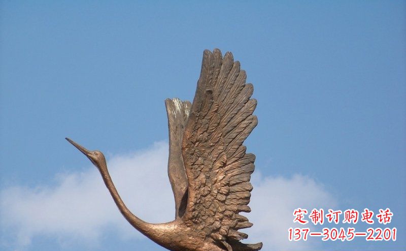 南通展翅高飞的仙鹤动物铜雕