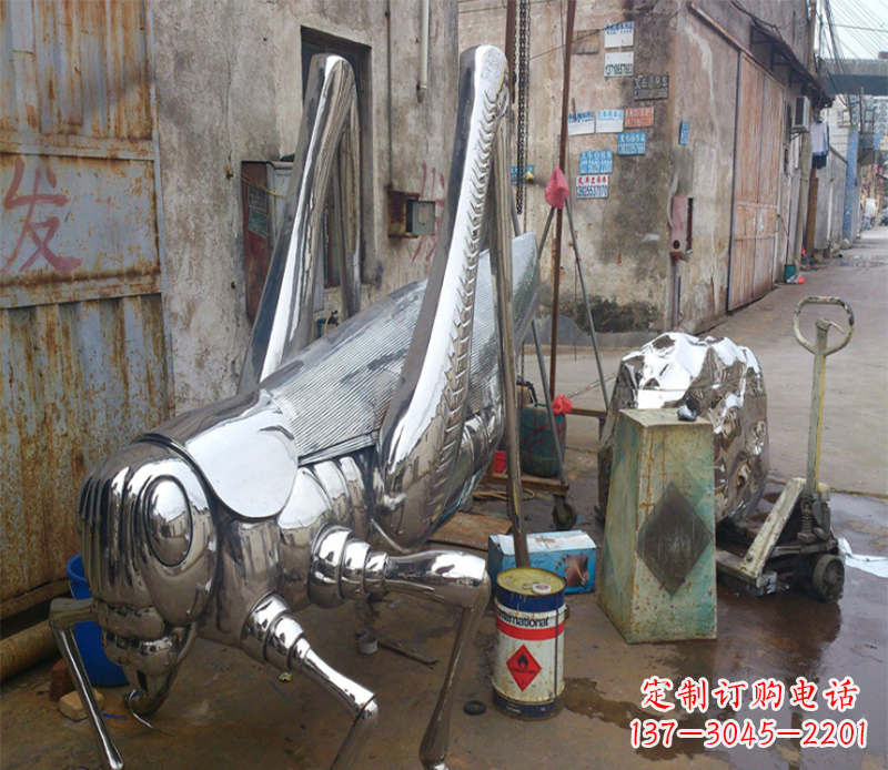 南通不锈钢蚂蚱雕塑