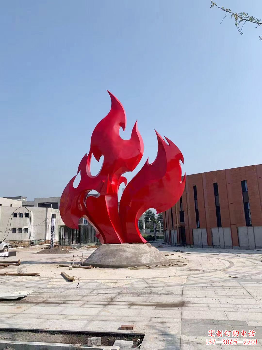 南通大学操场抽象不锈钢火苗雕塑